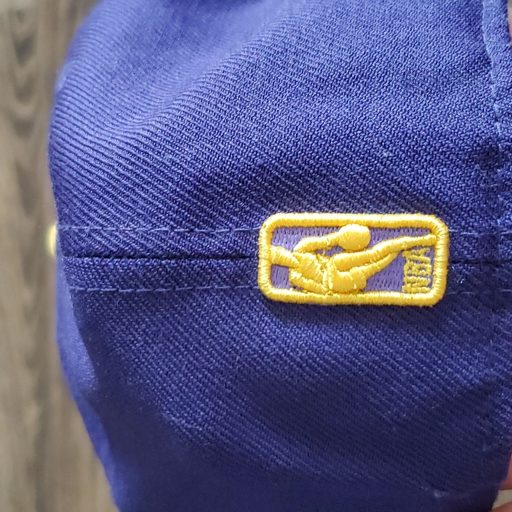 Los Angeles Lakers Hat - Picture 4 of 7